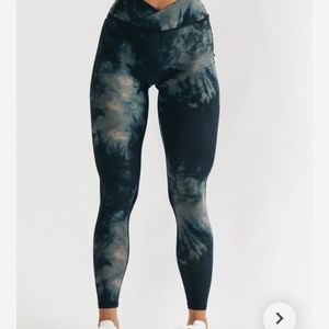 New Alphalete surface power oil stain leggings